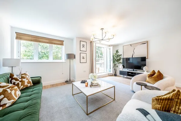 Brooklands Road, Weybridge, KT13 photo 2