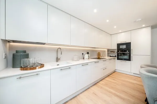 Brooklands Road, Weybridge, KT13 photo 3