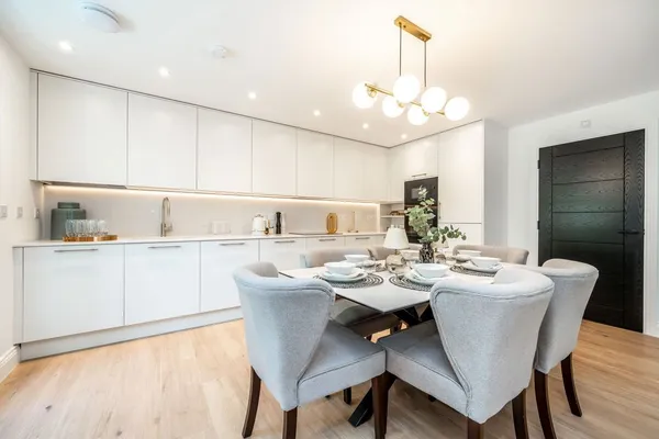 Brooklands Road, Weybridge, KT13 photo 4