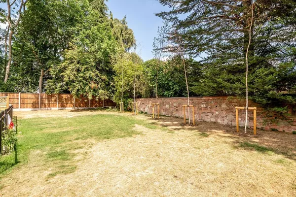 Brooklands Road, Weybridge, KT13 photo 11