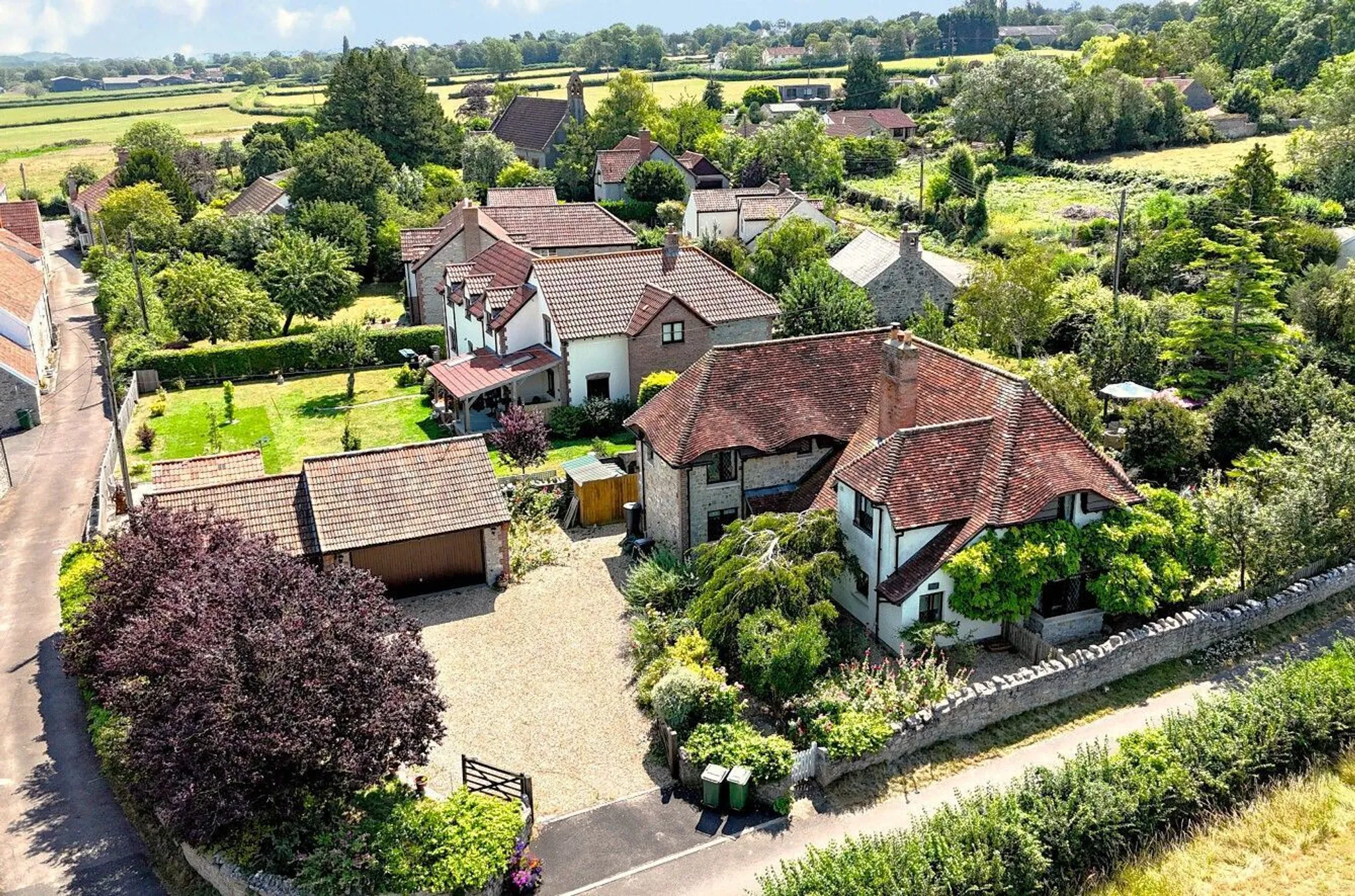 https://mr0.homeflow-assets.co.uk/files/photo/image/47916/8716/_x_/58404431.jpg