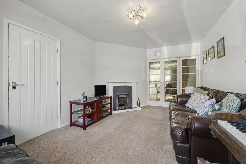 Property carousel item 4