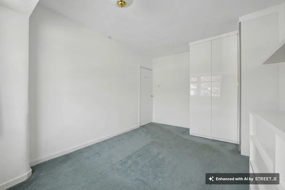 Property carousel item 8