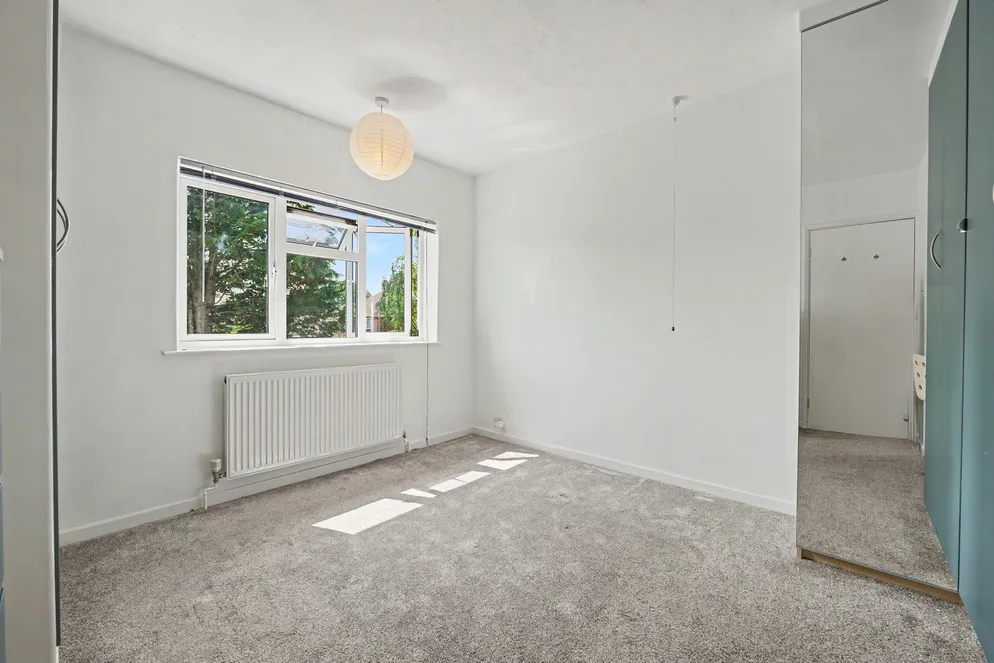 Property carousel item 9