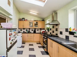 Beechwood Road, SLOUGH thumb 2