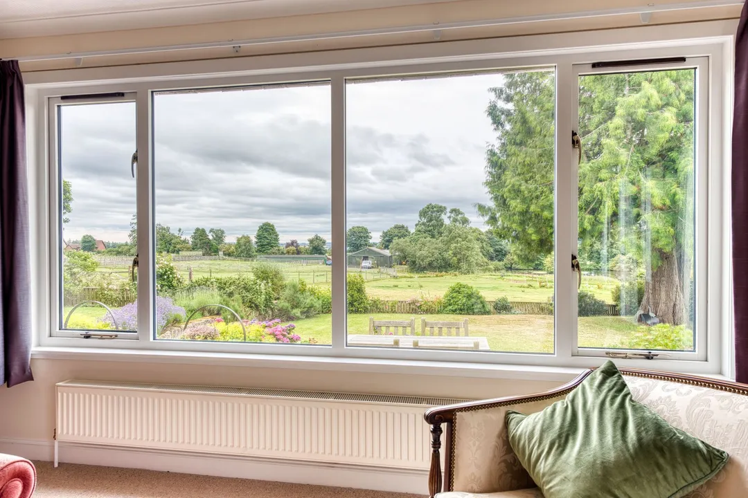 https://mr0.homeflow-assets.co.uk/files/photo/image/47918/0243/_x_/DSC_2502_HDR-130.jpg