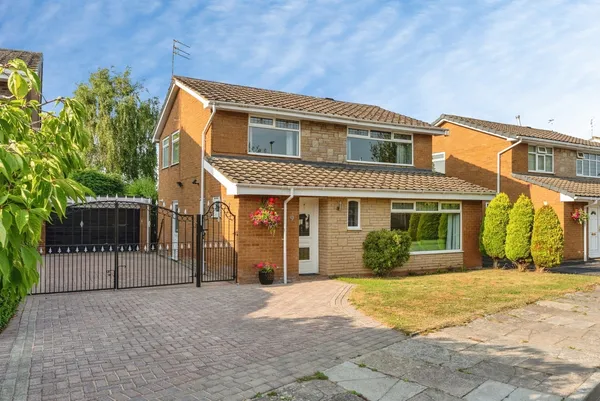 Whitegates Crescent, Willaston, Nesto...
