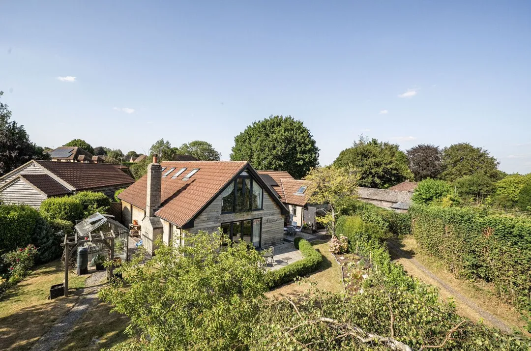 https://mr0.homeflow-assets.co.uk/files/photo/image/47918/7737/_x_/58316957.jpg