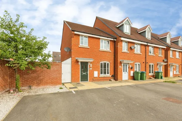 Merton Close, AYLESBURY, Buckinghamsh...