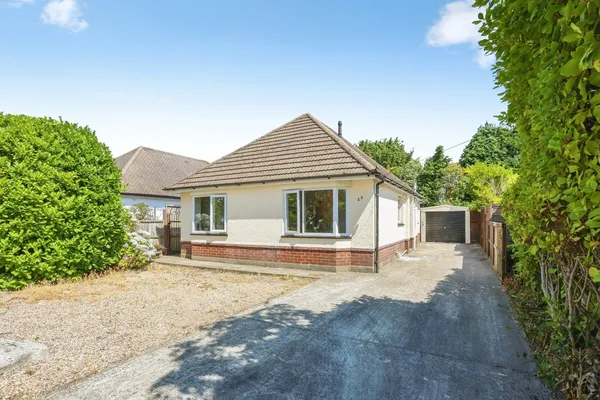 Julyan Avenue, WALLISDOWN, Poole, Dor...