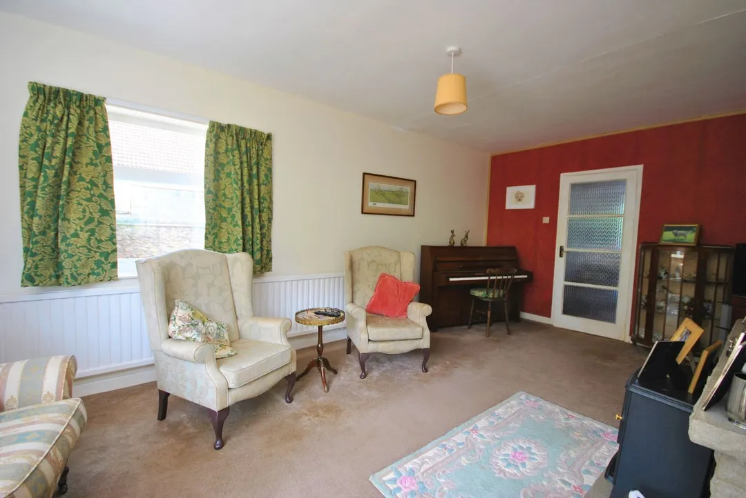 https://mr0.homeflow-assets.co.uk/files/photo/image/47919/1212/_x_/30856351.jpg
