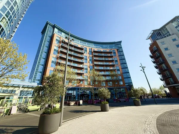 The Crescent, Gunwharf Quays