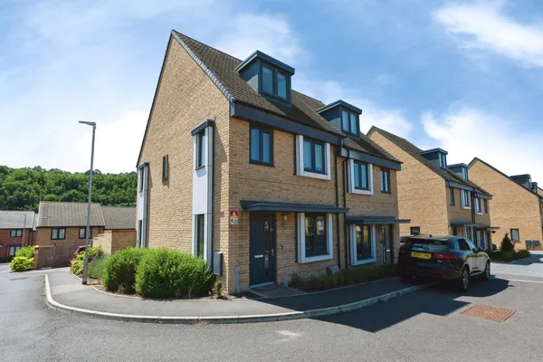 Castle Hill Drive, Ebbsfleet Valley, ...