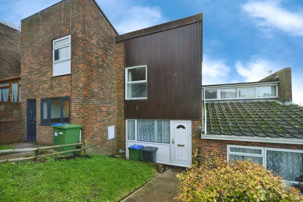 St. Leonards Close, Newhaven BN9 0RW