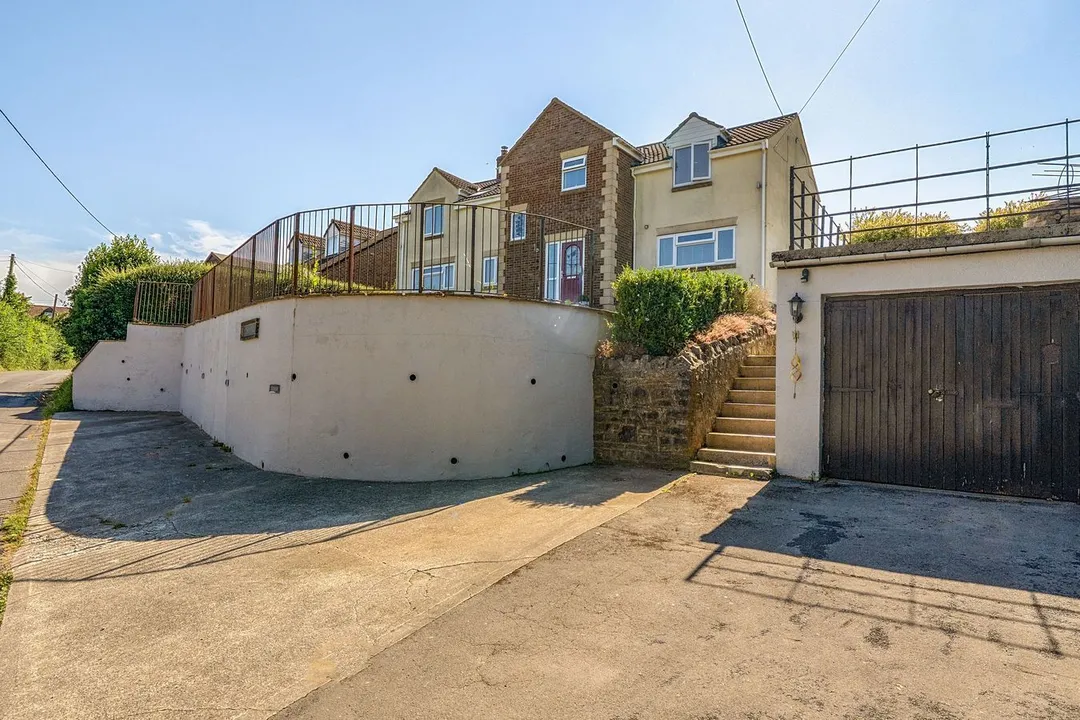 https://mr0.homeflow-assets.co.uk/files/photo/image/47922/0546/_x_/58342053.jpg
