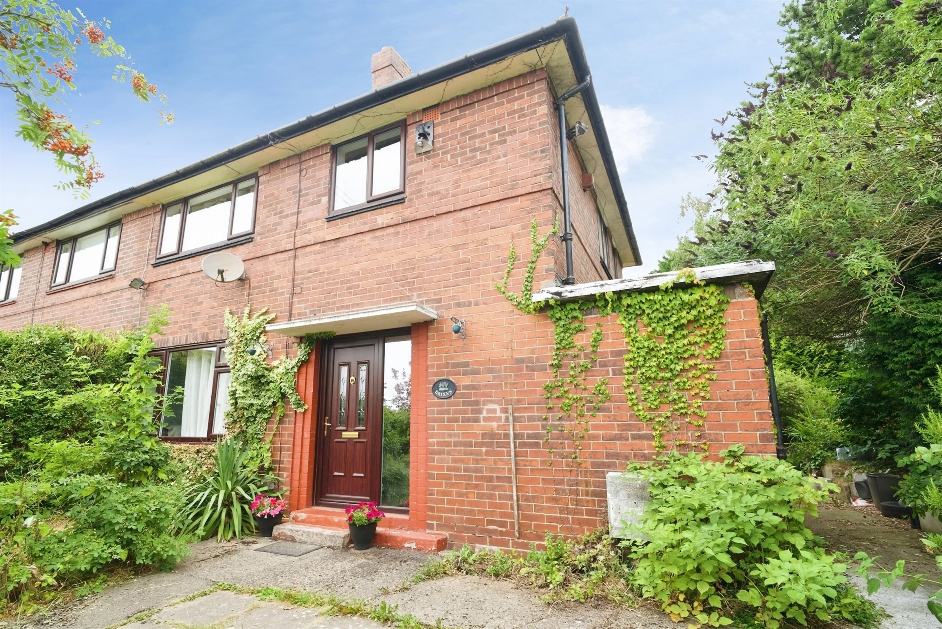 Property at Queenswood Close, Leeds