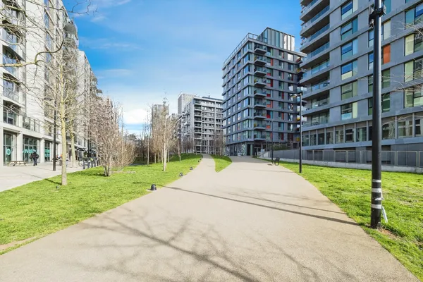 Scarlet Close, Olympic Park E20