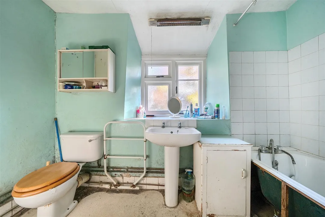 https://mr0.homeflow-assets.co.uk/files/photo/image/47924/0206/_x_/iuWiZtOd0kSuNQW5YC00Hw.jpg
