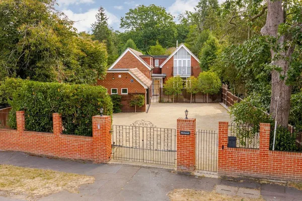 Dartnell Park Road, West Byfleet, KT14 photo 1