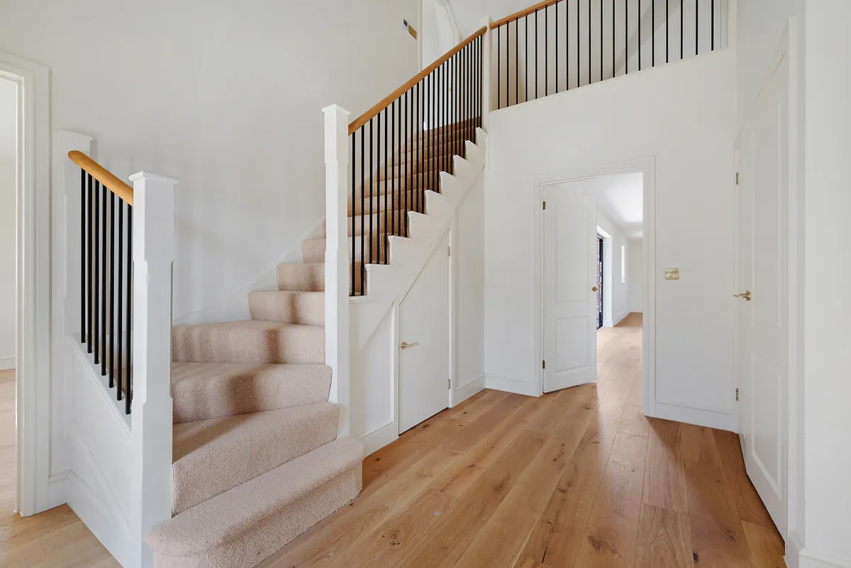 Old Farm Close, Charlwood, Surrey, RH6