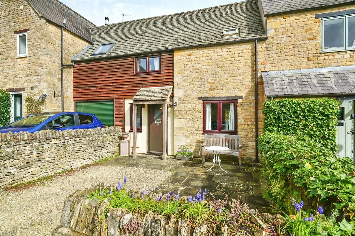 Sylvester Close, Burford, Oxfordshire, OX18