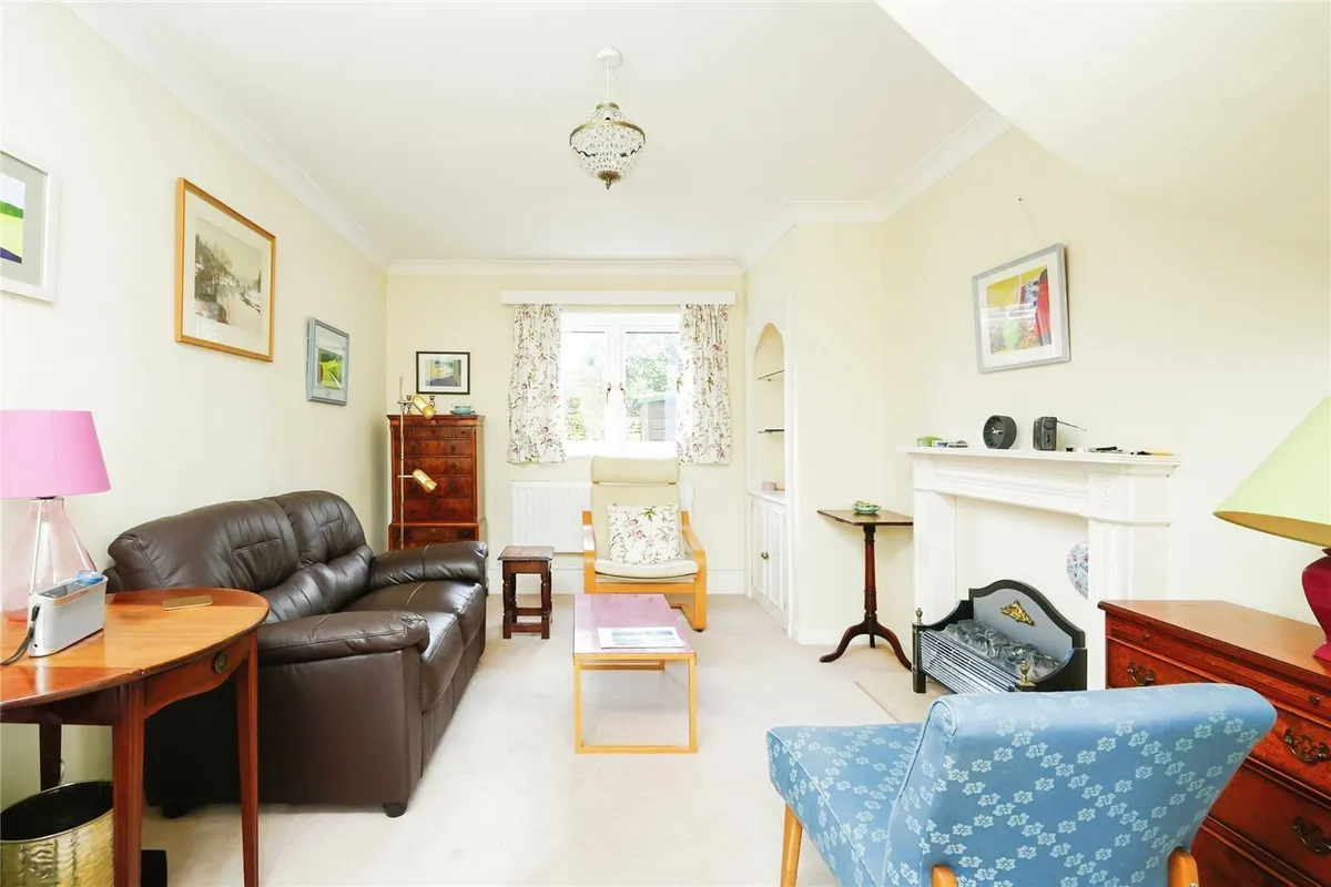 Sylvester Close, Burford, Oxfordshire, OX18