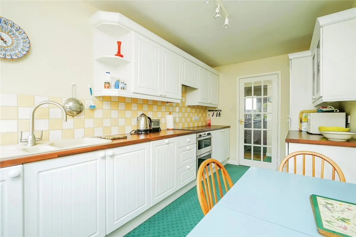 Sylvester Close, Burford, Oxfordshire, OX18
