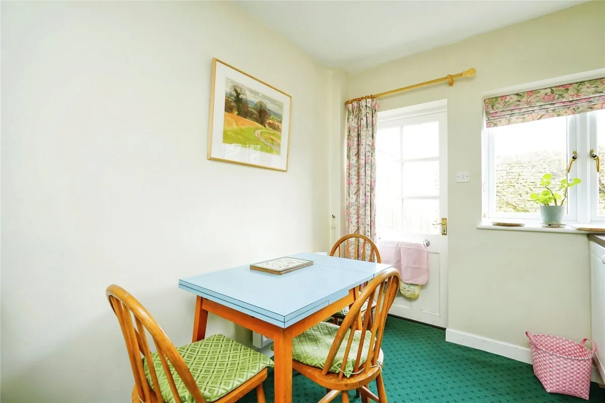 Sylvester Close, Burford, Oxfordshire, OX18
