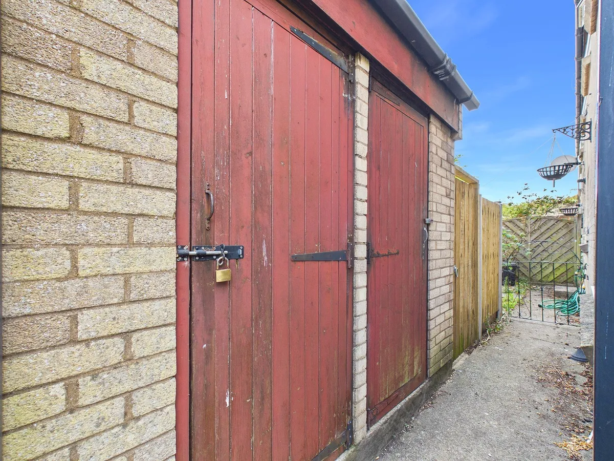 Vincent Close, Barry, CF63