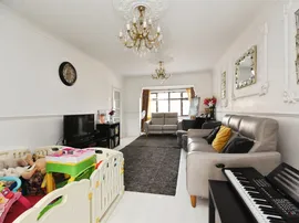 Belgrave Avenue, Romford thumb 3
