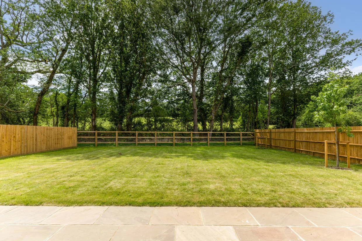 Oakland Grove, Ridgley Road, Godalming, GU8 photo 5