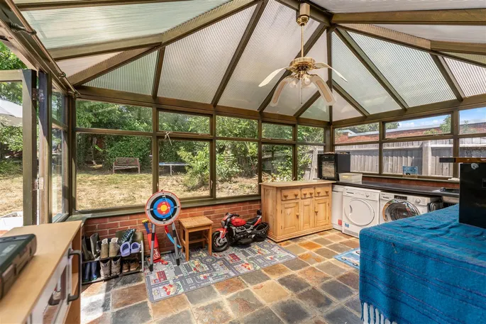 Property carousel image 10