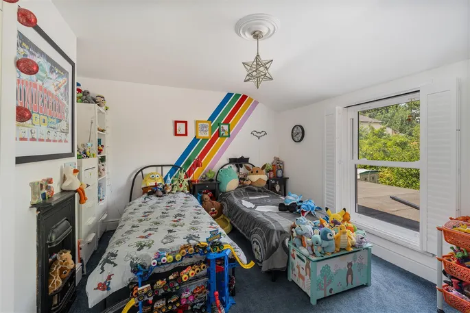 Property carousel image 12