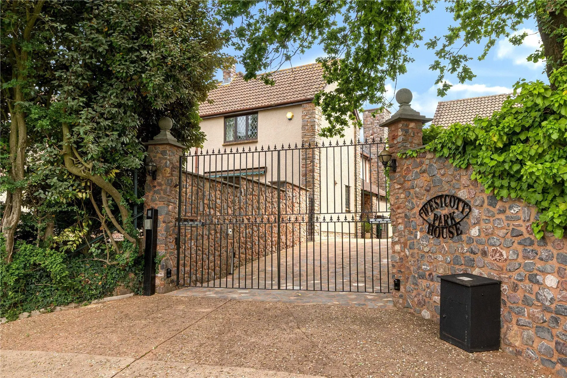 Property photo top 0