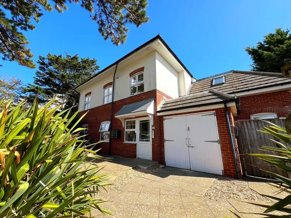 Foxholes Road, Southbourne, BH6