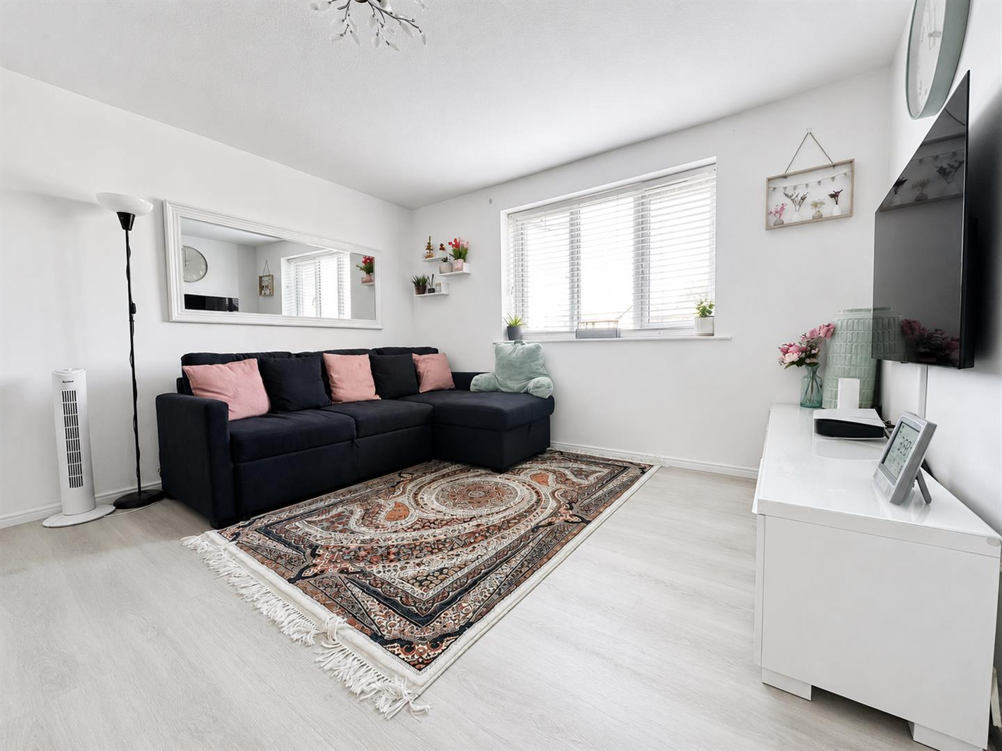 Lowestoft Drive, Cippenham Image 2