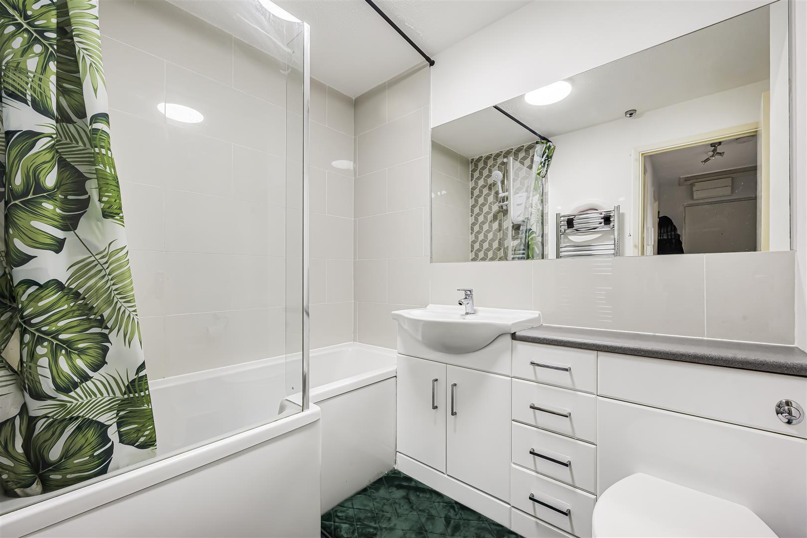 Lowestoft Drive, Cippenham Image 10