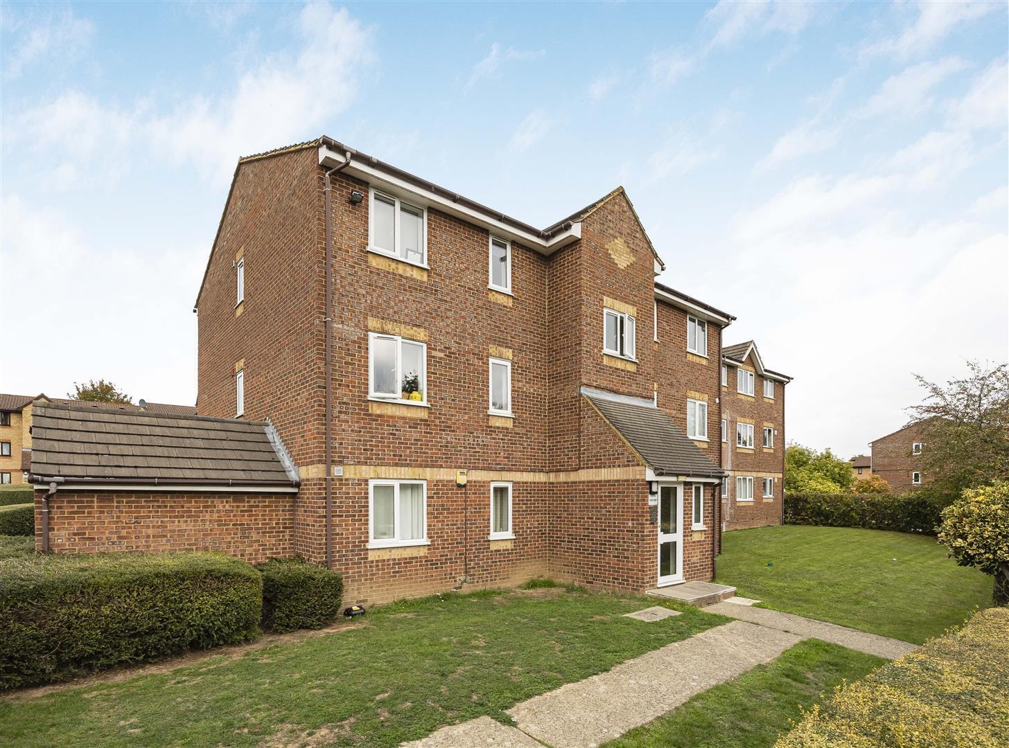 Lowestoft Drive, Cippenham Image 11