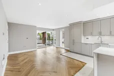Flat 3 The Catsey Catsey Lane, Bushey, WD23 photo 2