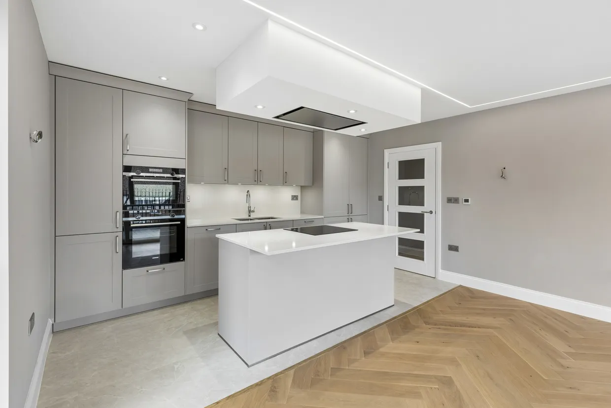 Flat 4 The Catsey Catsey Lane, Bushey, WD23 photo 3