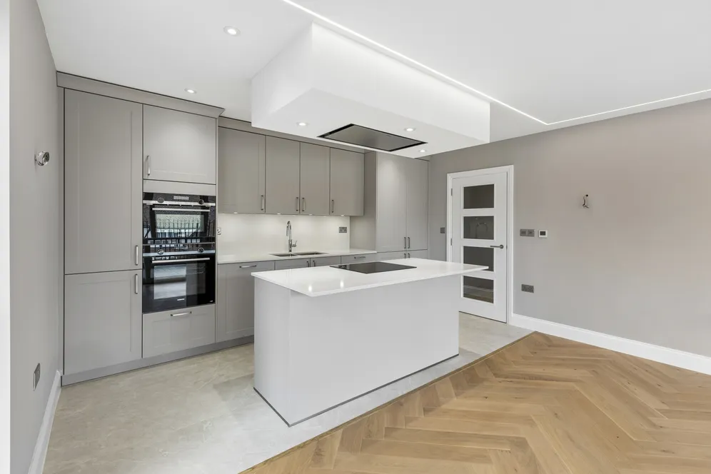 Flat 4 The Catsey Catsey Lane, Bushey, WD23 photo 3