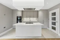Flat 4 The Catsey Catsey Lane, Bushey, WD23 photo 4