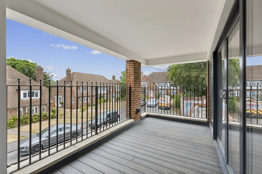 Flat 4 The Catsey Catsey Lane, Bushey, WD23 photo 2