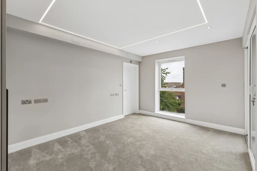 Flat 4 The Catsey Catsey Lane, Bushey, WD23 photo 6