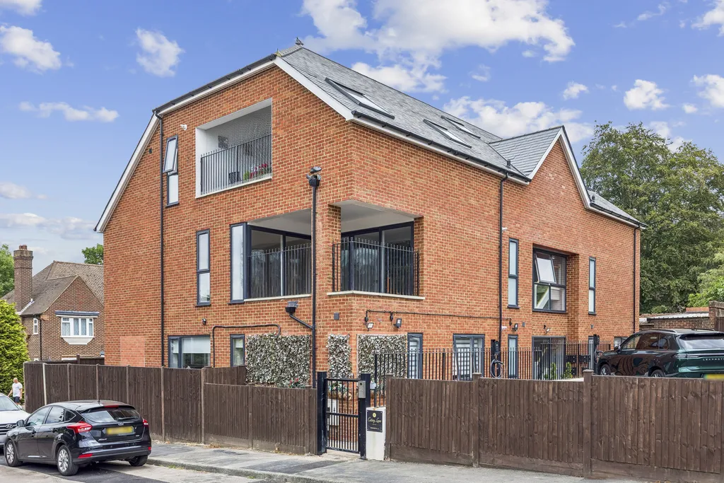 Flat 3 The Catsey Catsey Lane, Bushey, WD23