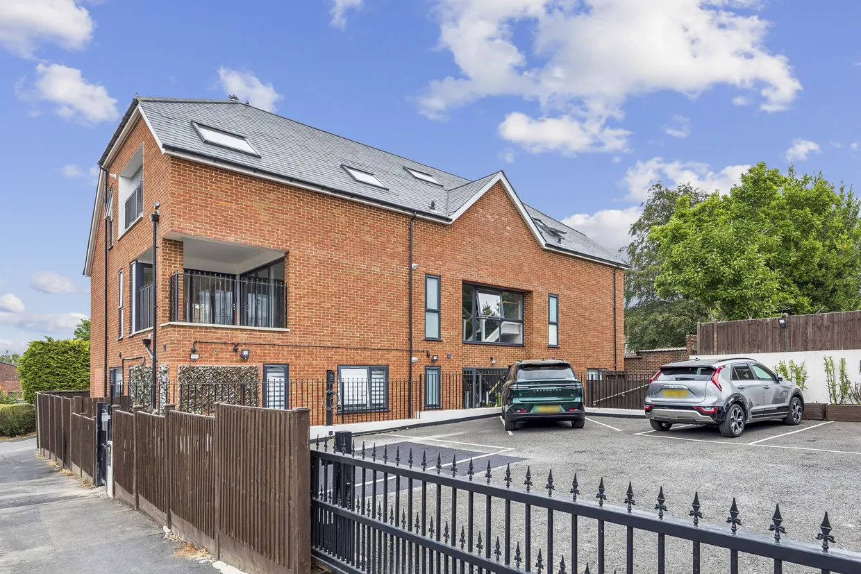 Flat 3 The Catsey Catsey Lane, Bushey, WD23 photo 4