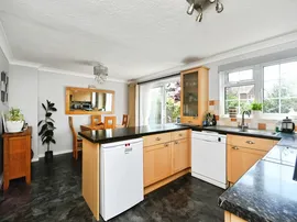 Chatsworth Avenue, Telscombe Cliffs, Peacehaven thumb 3