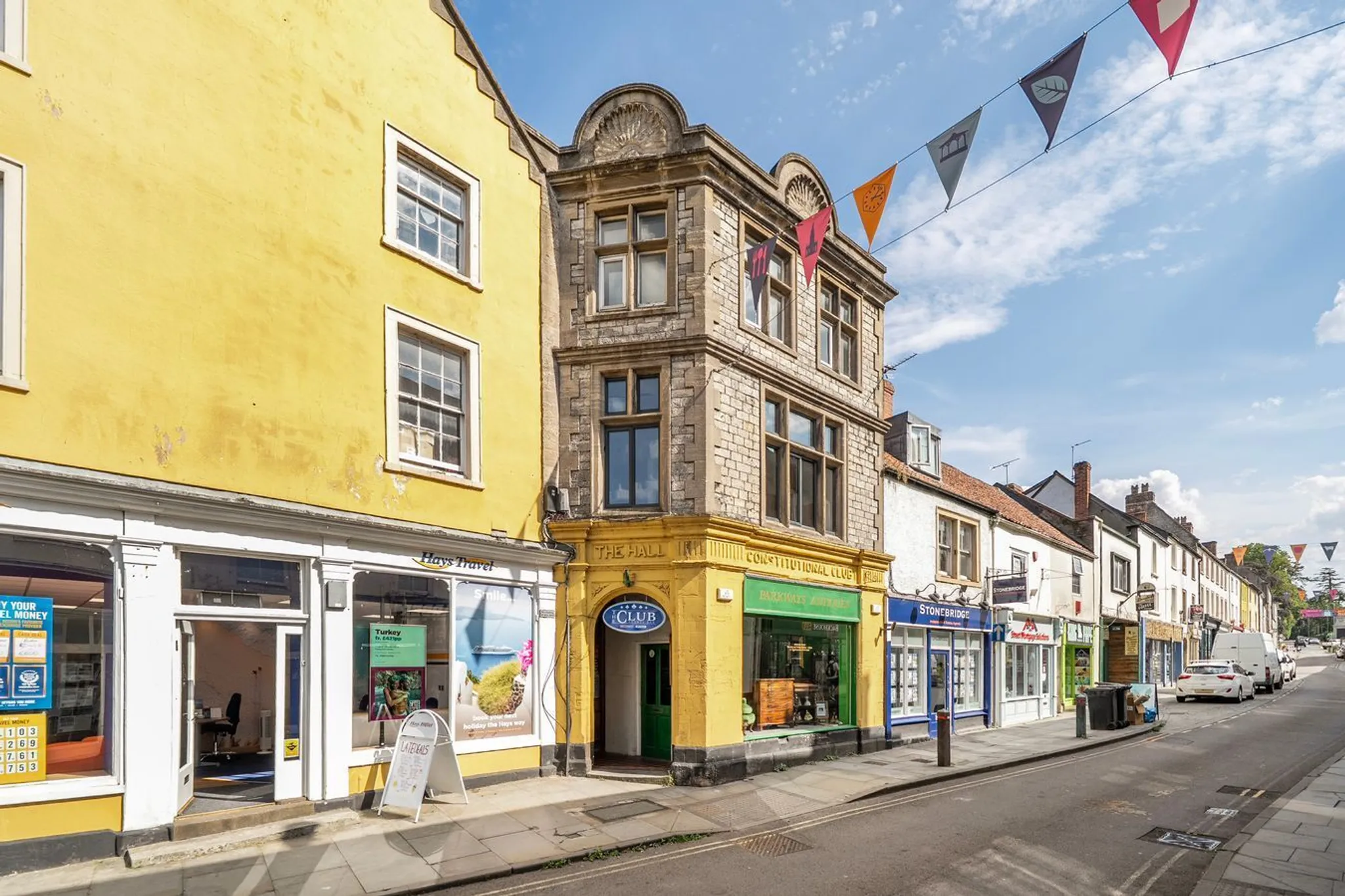 https://mr0.homeflow-assets.co.uk/files/photo/image/47928/2995/_x_/58424914.jpg