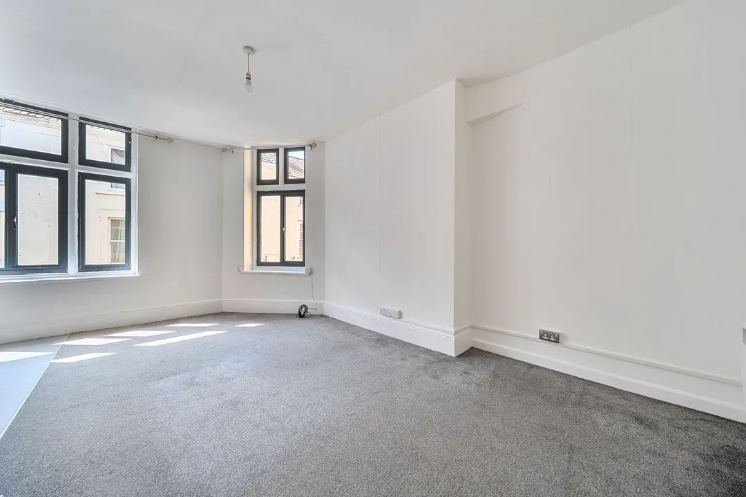 https://mr0.homeflow-assets.co.uk/files/photo/image/47928/2997/_x_/58424538.jpg