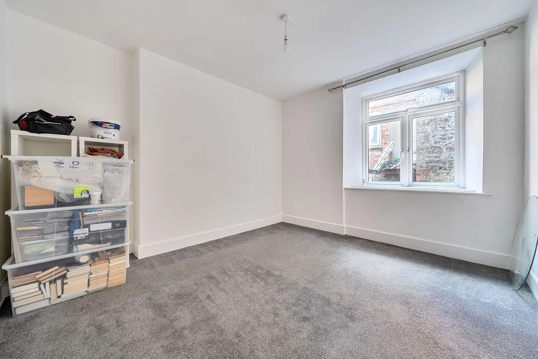 https://mr0.homeflow-assets.co.uk/files/photo/image/47928/3000/_x_/58422993.jpg
